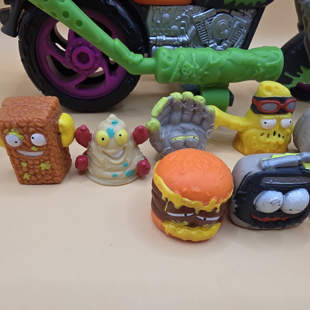 Grossery Gang Power Putrid Delivery Strike Bike & Figures Season 3 Lot - Picture 2 of 4
